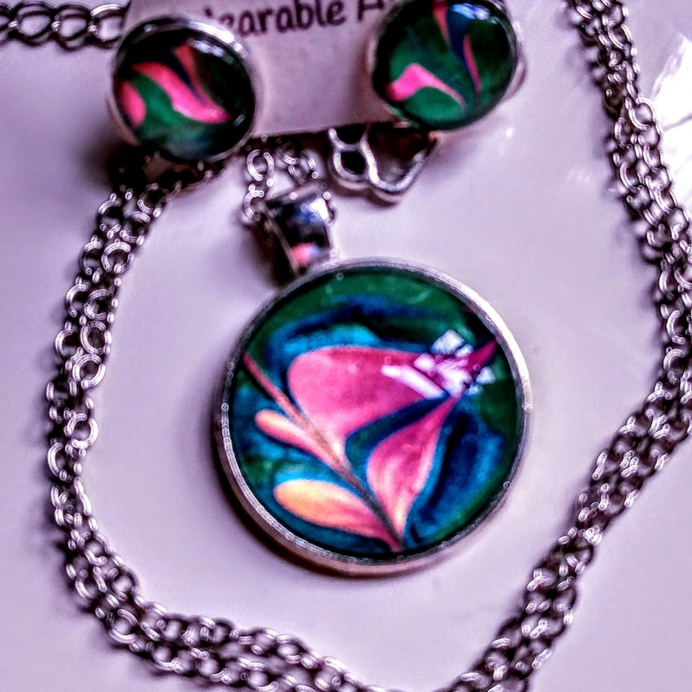 Jewlery necklace and earrings